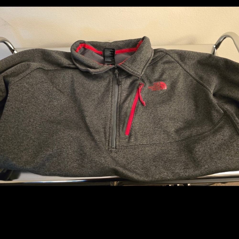 The North Face 1/4 Zip Sweater Men’s Size XL Gray Pullover Long Sleeve A10